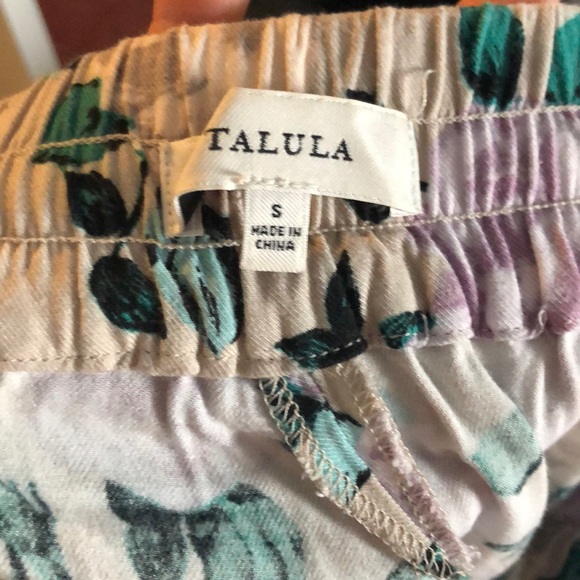 Aritzia joggers floral pattern - Picture 3 of 4